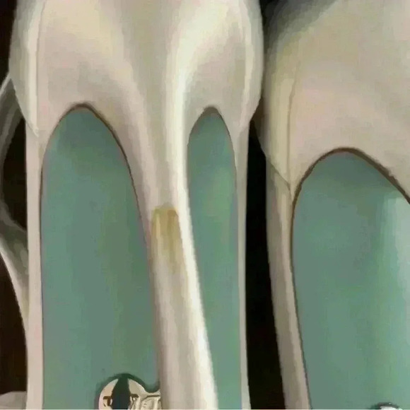 👰🏼Blue by Betsy Johnson Holly size US 7.5 color ivory, satin preloved - Picture 8 of 9